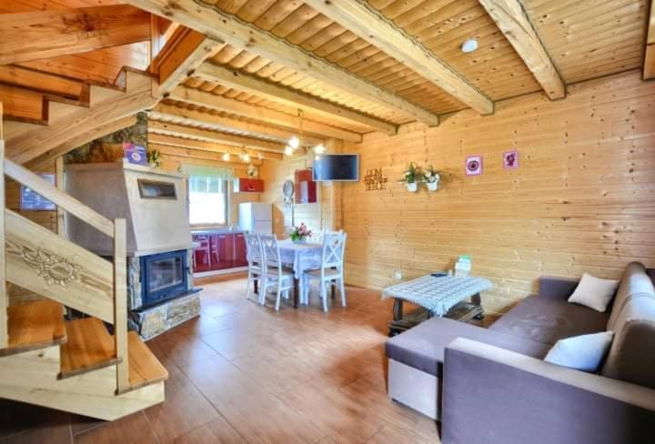 Domki Caloroczne Domkowstwo Bobrka Exterior foto