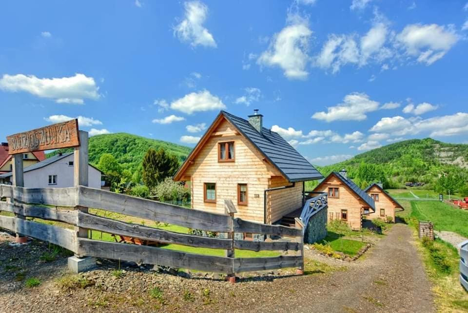 Domki Caloroczne Domkowstwo Bobrka Exterior foto